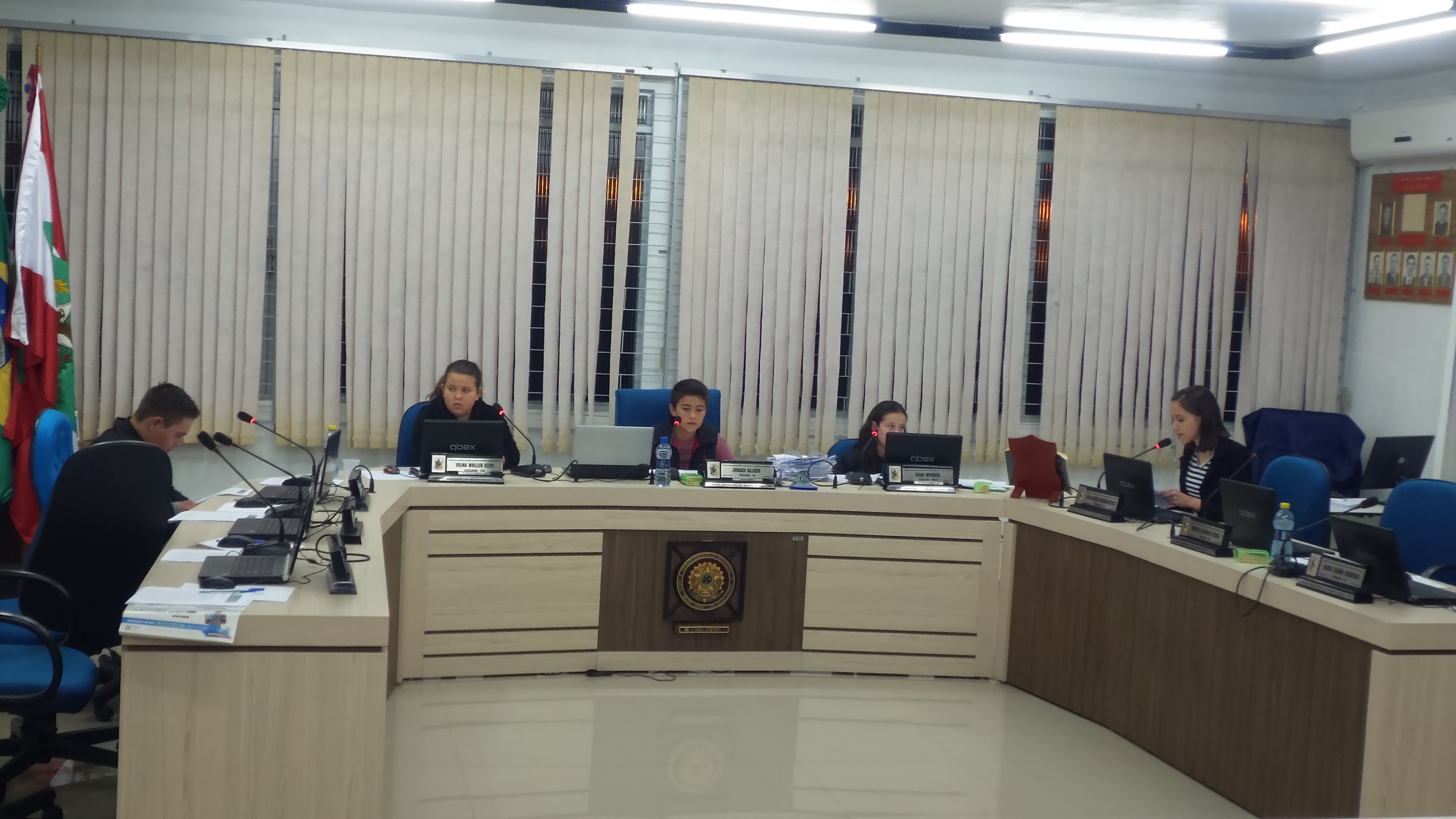 ESTUDANTES VEREADORES REALIZAM A PRIMEIRA SESSÃO DA QUARTA ETAPA DO PROJETO “ESTUDANTE VEREADOR”